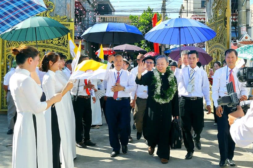 Tân Giáo Xứ Sa Nam - Giáo Phận Bùi Chu hân hoan đón mừng Cha xứ tiên khởi
