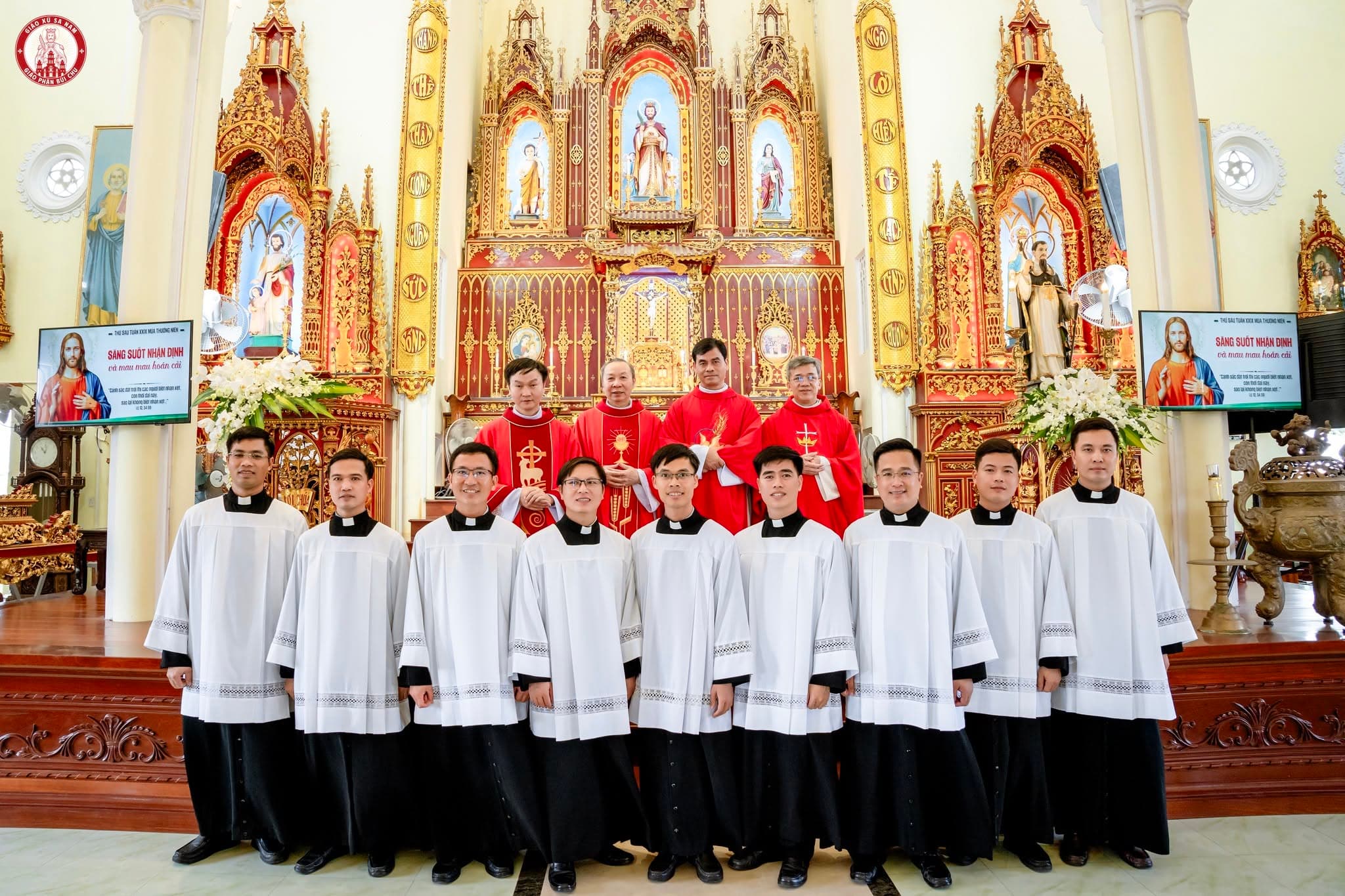 CÁC THẦY CHỦNG SINH KHÓA IX MỪNG LỄ QUAN THẦY – CHA THÁNH PHÊ-RÔ NGUYỄN VĂN TỰ